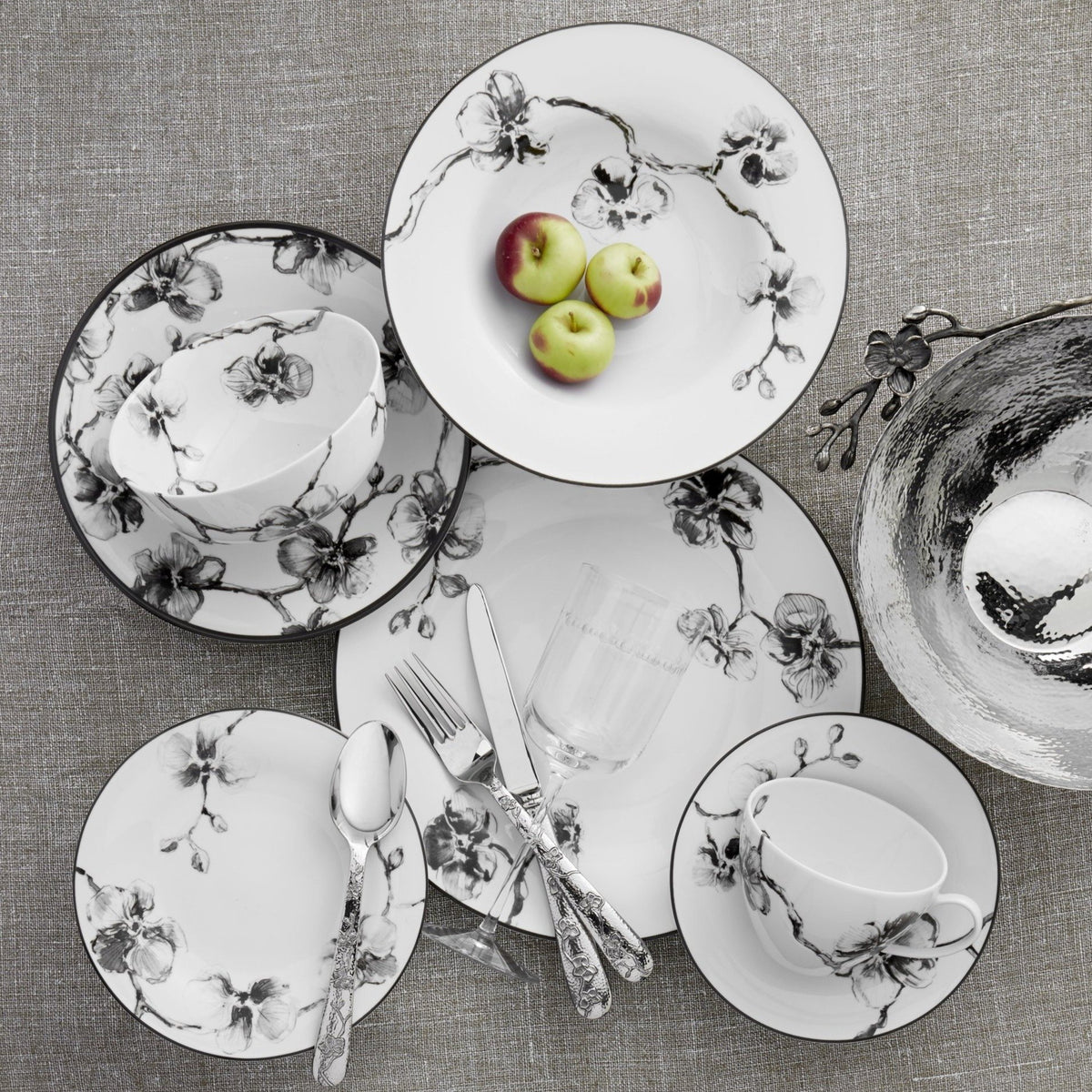 http://michaelaram.com/cdn/shop/products/michael-aram-black-orchid-dinnerware-148809_1200x1200.jpg?v=1617650725